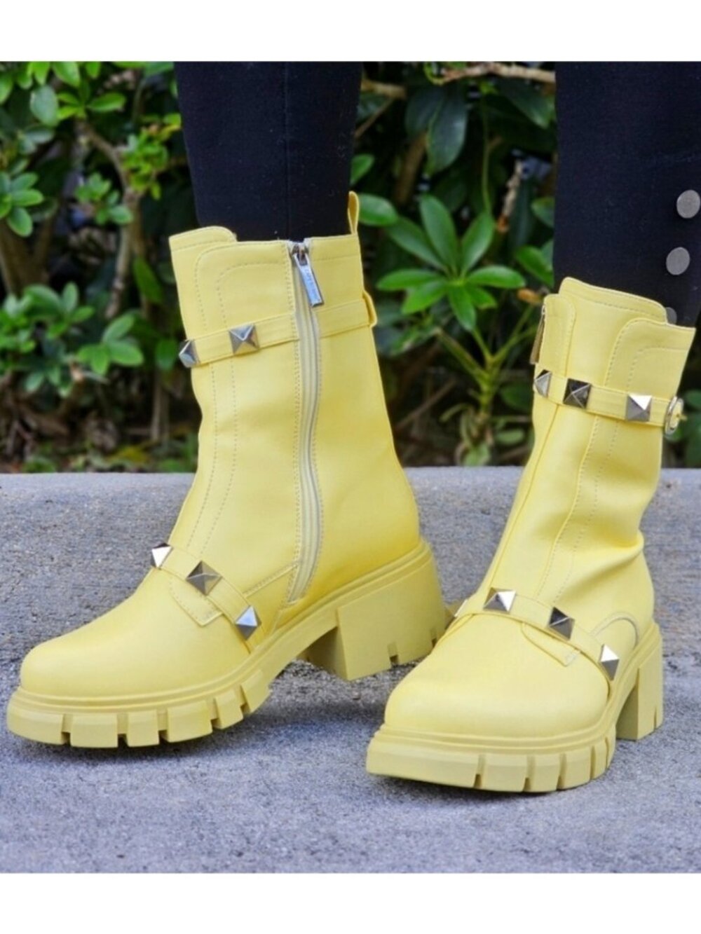 Fashion Women's Yellow Combat Boots Pyramid Studs Side Zipper (Size 7)